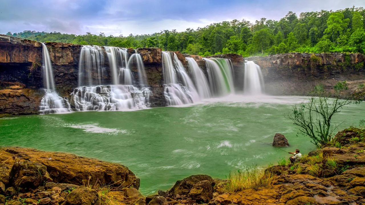 saputara-waterfalls-surat-gujarat